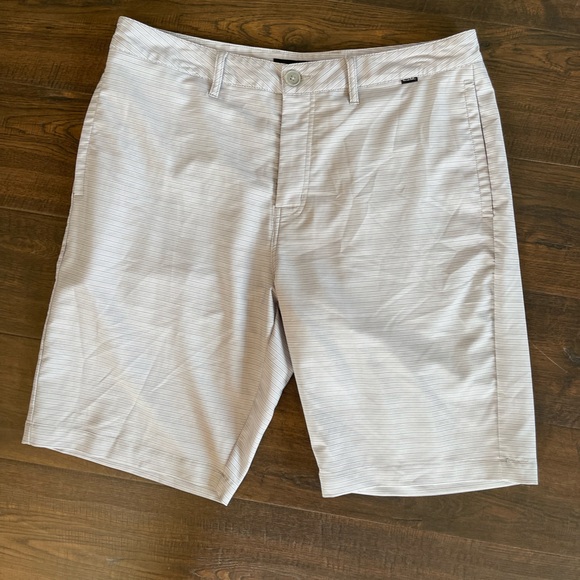 TRAVIS MATHEW Horizontal Stripe Lightweight 10" Performance Grey Golf Shorts 34 - Picture 4 of 10